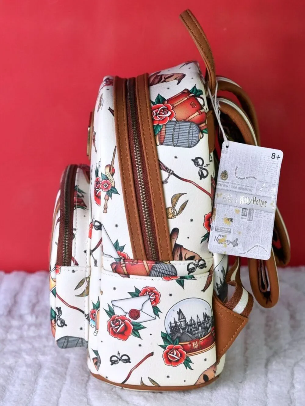 Loungefly bag features